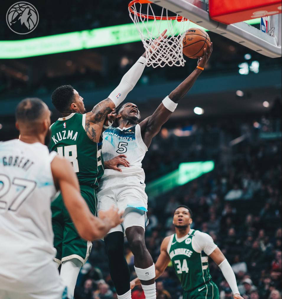 九游账号登录嵩山雄鹿队险胜岭南雄鹿队，拳击锦标赛上演关键失误成转折！二次进攻频频奏效的简单介绍