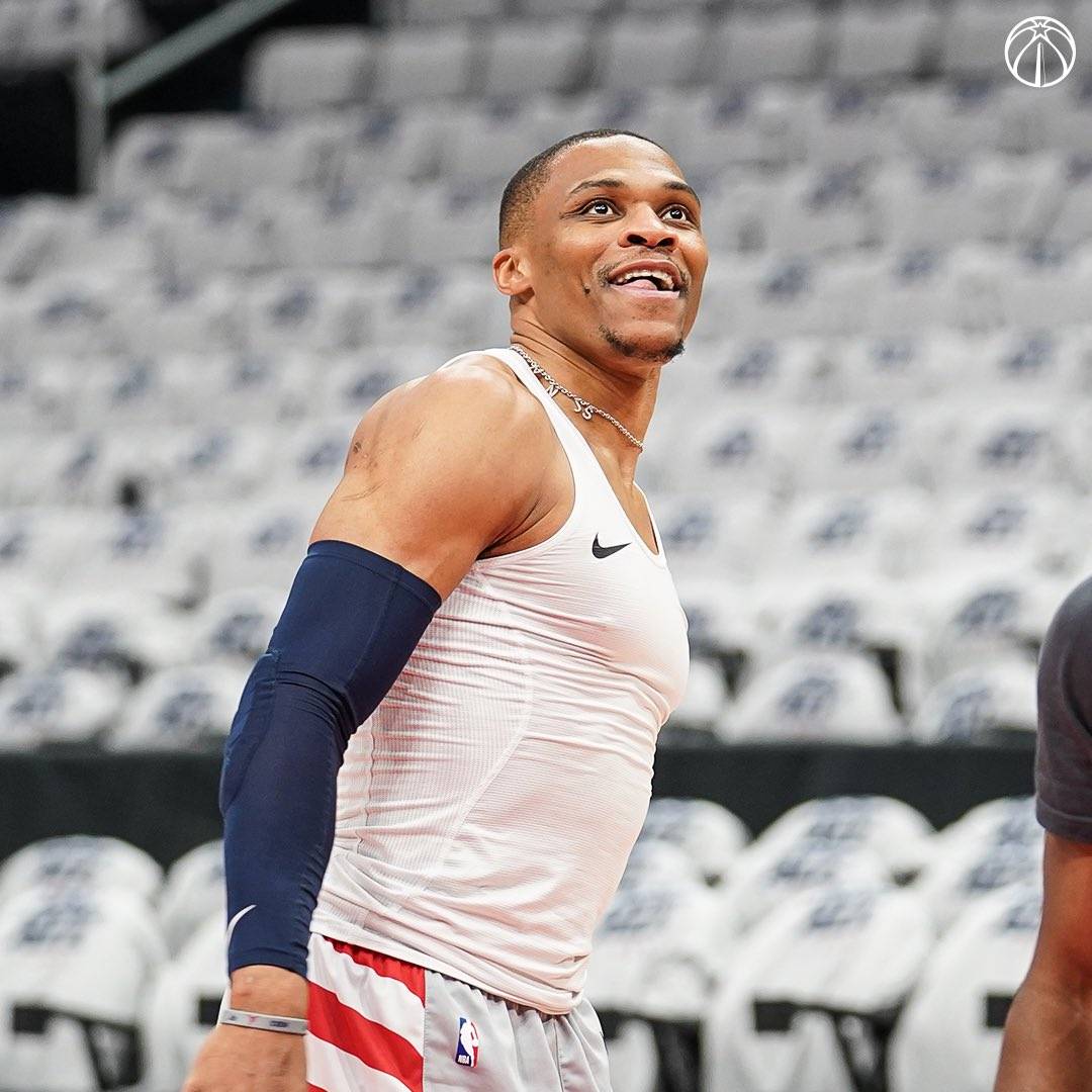 九游游戏平台金州勇士训练开放日；赛前手感冰凉引欢呼；欧联在即；训练强度明显提升的简单介绍